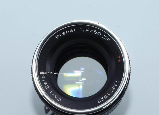 初学者的定焦——50mm镜头的魅力（探索摄影世界的入门武器）