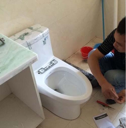 马桶水箱缓慢漏水的原因与解决方法（探寻马桶漏水的根源）