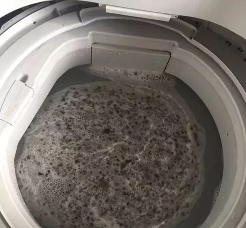 用小苏打清洁洗衣机的方法（简单易行的洗衣机清洁技巧）
