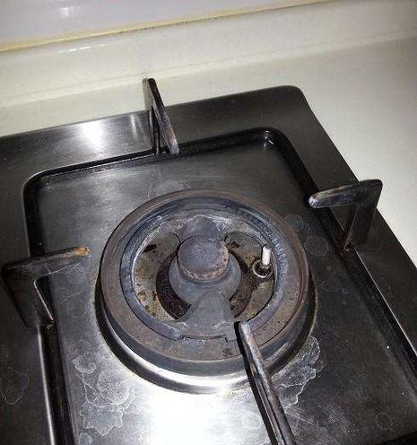 探究燃气灶外圈火小的原因(解析燃气灶外圈火异常)