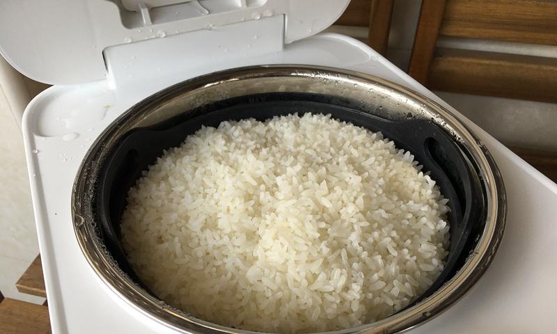 以旧电饭煲煮不熟饭的原因及解决方法(探究旧电饭煲煮饭不熟的可能性和有效解决方案)