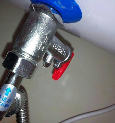热水器机体漏水的原因及处理方法（保持热水器机体完好）