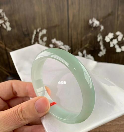 如何鉴别翡翠的水种好坏（水种好坏的关键因素及其鉴别方法）