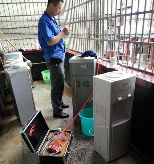 分析饮水机通电掉闸的原因及解决办法(探究饮水机掉闸问题的根源及有效解决方法)
