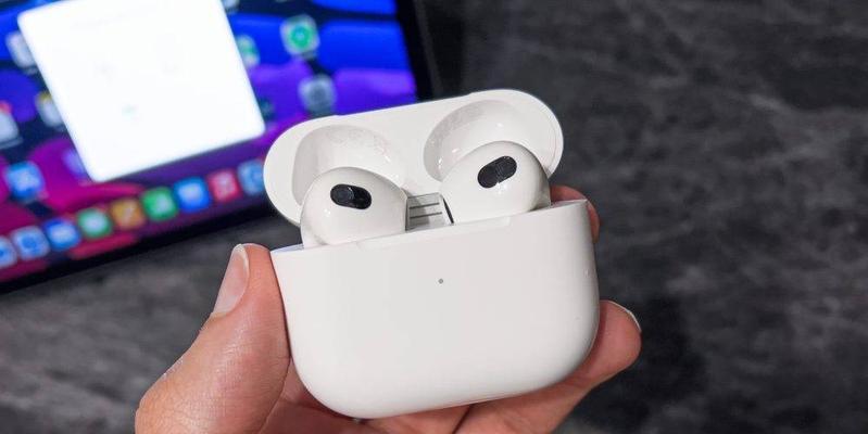 如何准确检查AirPodsPro的电池电量（便捷而准确的方法让您实时了解AirPodsPro的电量情况）