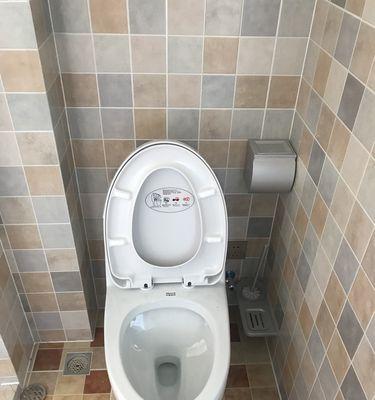 马桶长流水的修理方法(解决马桶一直流水的实用技巧)