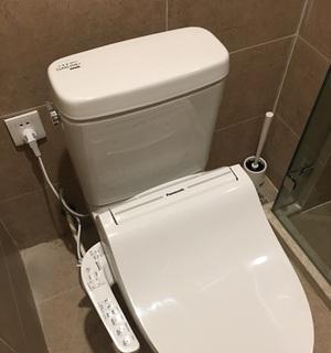松下马桶座圈更换指南（轻松更换松下马桶座圈）