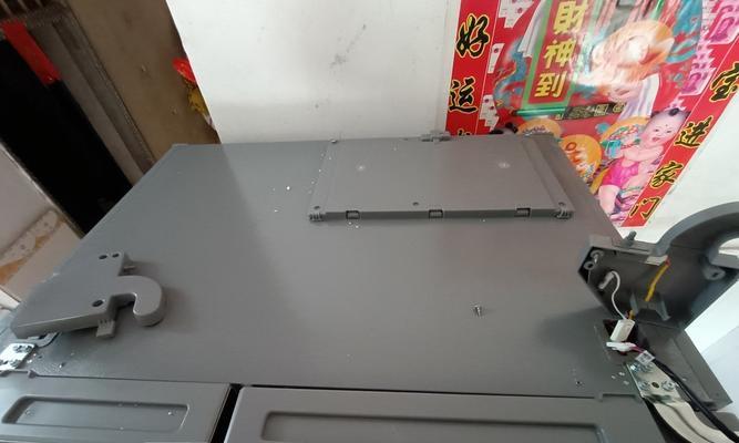 解决冰箱开关坏了的方法（拆除冰箱开关）