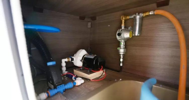 净水器加水口出水慢的原因及解决方法(探究净水器加水口出水慢的根本问题)