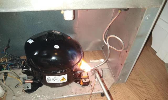 冰箱压缩机工作时间短的原因及影响(探究冰箱压缩机工作时间短的多个因素以及对冰箱性能和使用的影响)