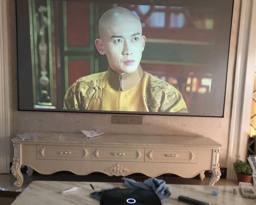 落地投影仪使用时画面不清晰怎么办