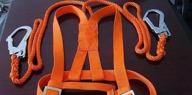 苹果手机挂夹的正确打开方法是什么？挂夹使用中有哪些注意事项？